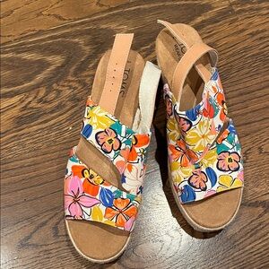 TOMS Women's Colorful Floral Sandals new 8.5